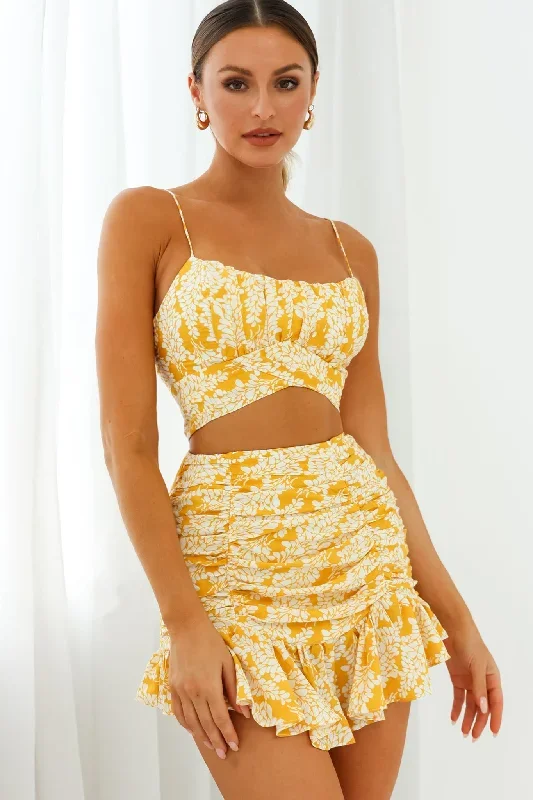 linka-cami-strap-crop-top-leaf-print-yellow