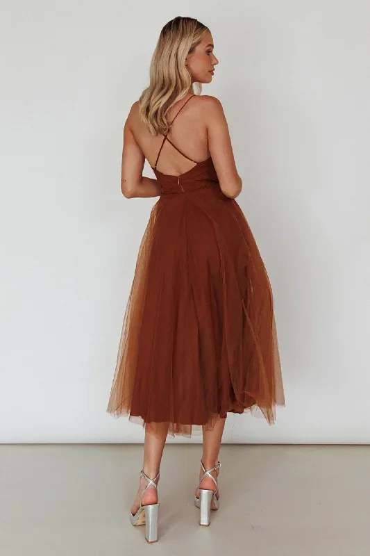 smitten-sweetheart-neckline-chiffon-midi-dress-chocolate