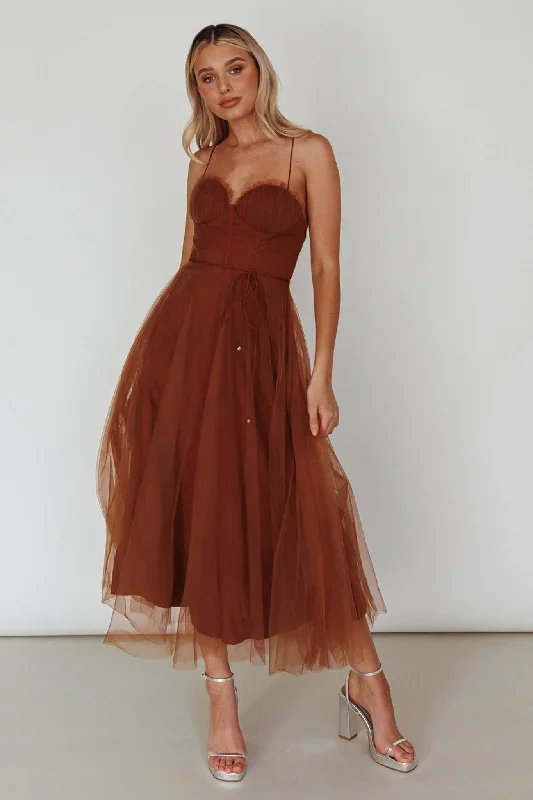 smitten-sweetheart-neckline-chiffon-midi-dress-chocolate