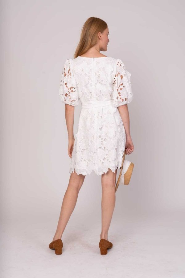 Robe courte unie fleurs ajourées PROMESSE - Image 3